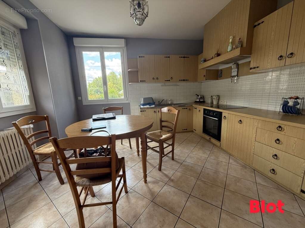 Maison à MONTREUIL-SUR-ILLE