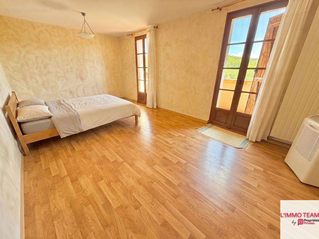Maison 5 chambres, avec garages et piscine, sur 1.7Ha - vue imprenable - photo 14