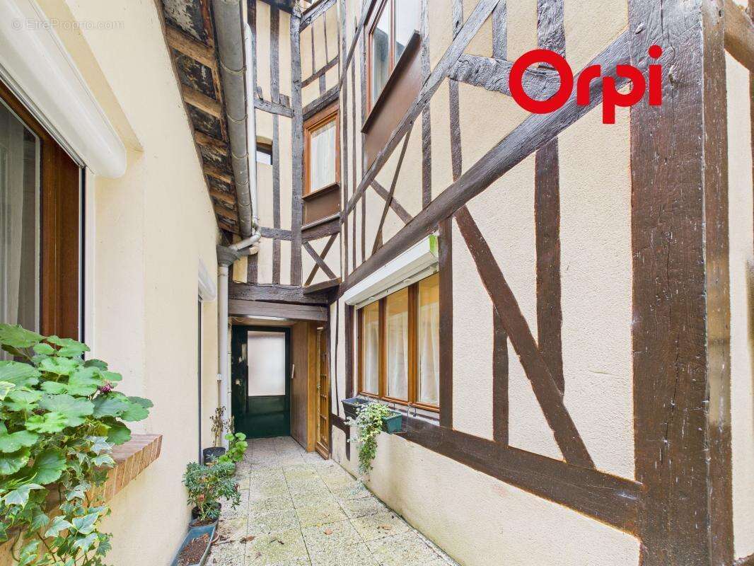 A vendre en exclusivité en centre-ville Bernay et à 700 mètres de la gare - photo 7