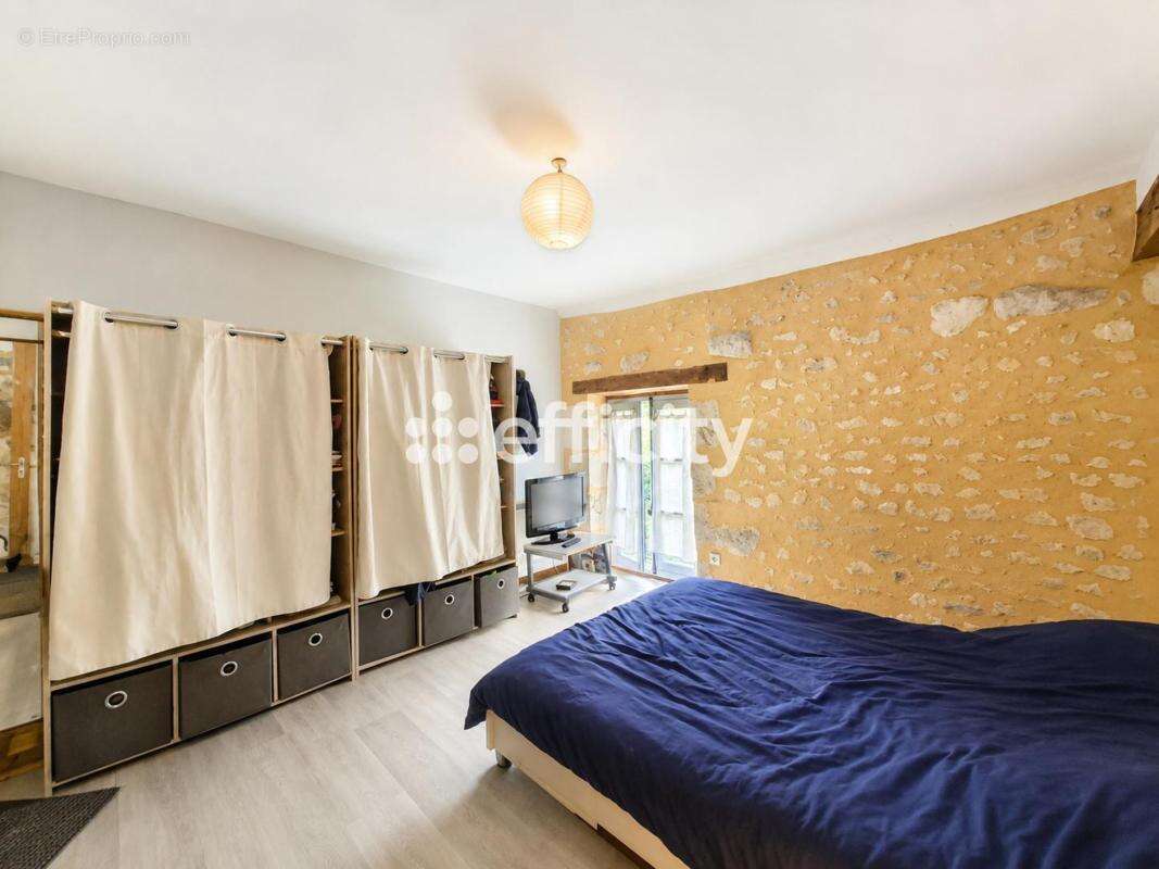 Maison 158 m² à Saint-Germain-Des-Grois  - photo 10
