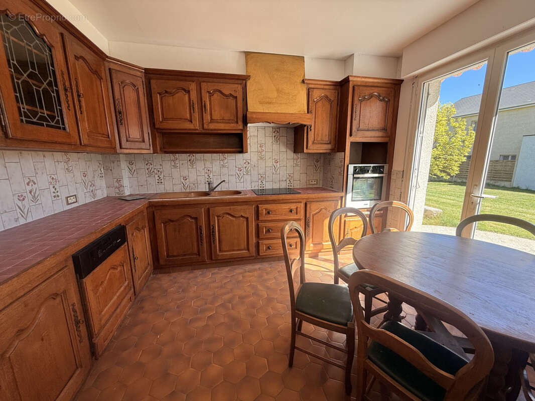 Maison à SAINT-PRYVE-SAINT-MESMIN