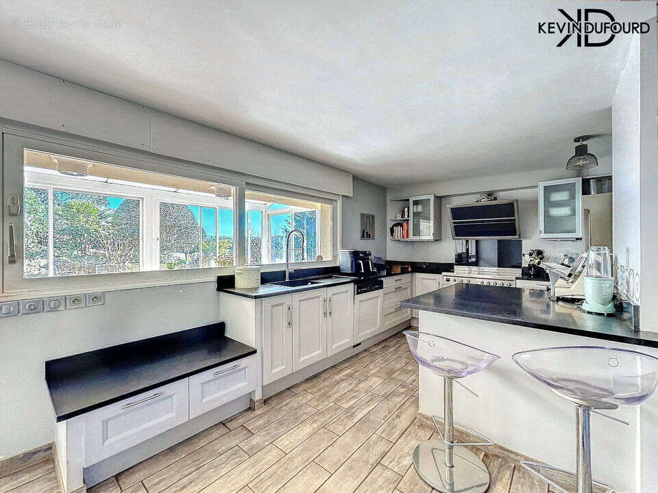 Maison à SAINT-ETIENNE-DE-FONTBELLON