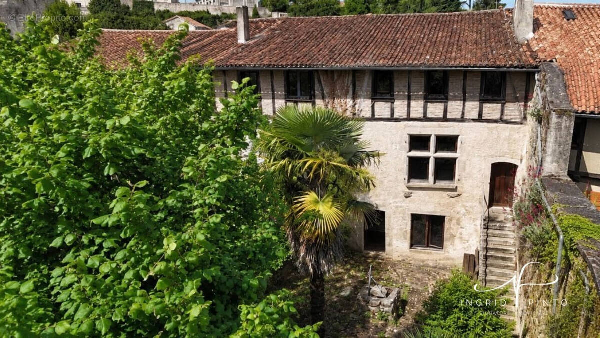 Maison médiévale à Parthenay - Maison à PARTHENAY