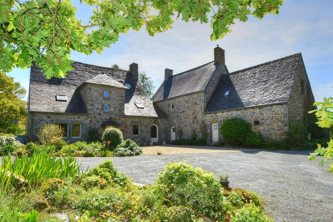 Maison à LA ROCHE-DERRIEN