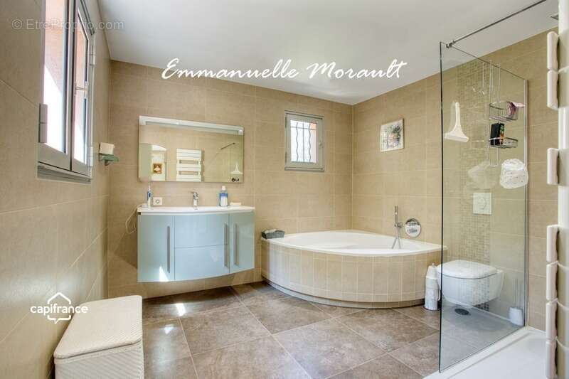 Maison à BAGNOLS-EN-FORET