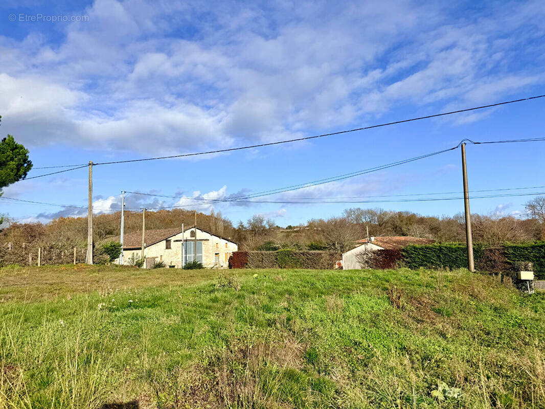 Terrain à SAINT-MARTIN-DE-LAYE