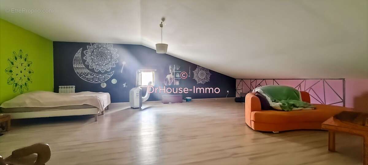 Maison 178 m² à Claira  - photo 9