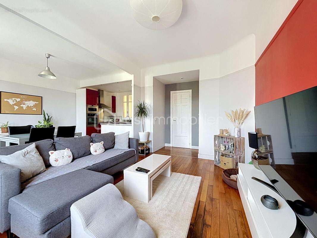 Appartement à LE MESNIL-LE-ROI