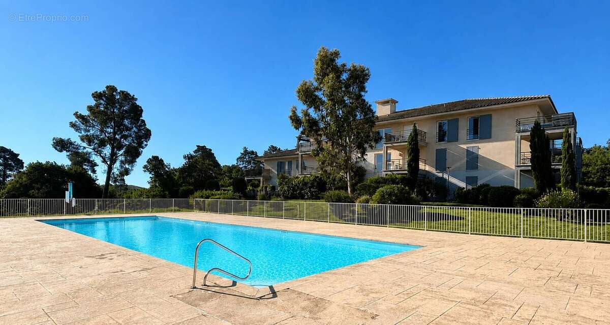 Appartement à ROQUEBRUNE-SUR-ARGENS