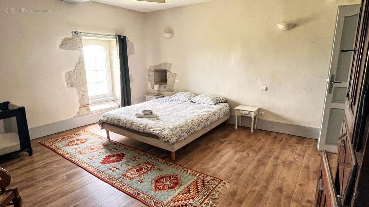 Maison à SAINT-MARTIN-DE-BEAUVILLE