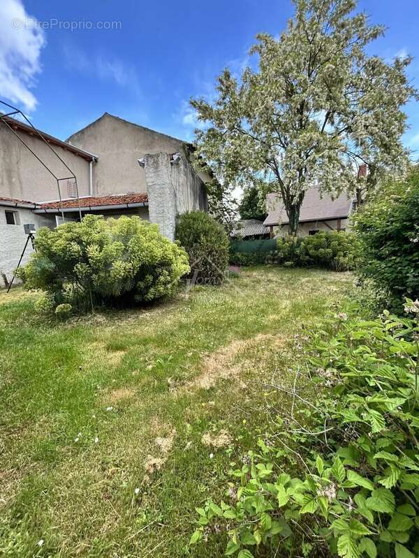 Maison à BELLENAVES