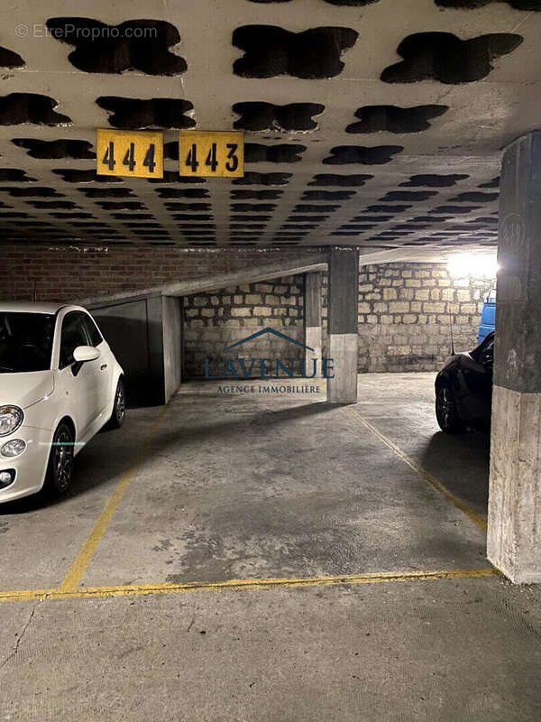 Parking à PARIS-15E