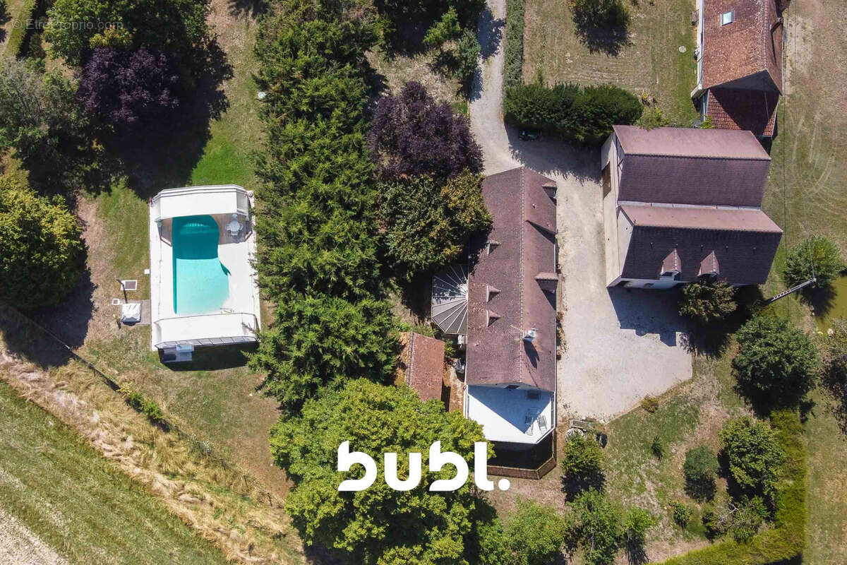 Corps de ferme rénové avec PISCINE et dépendances aménageables - 415 m2 exploitables - À 1h30 de Paris - photo 2
