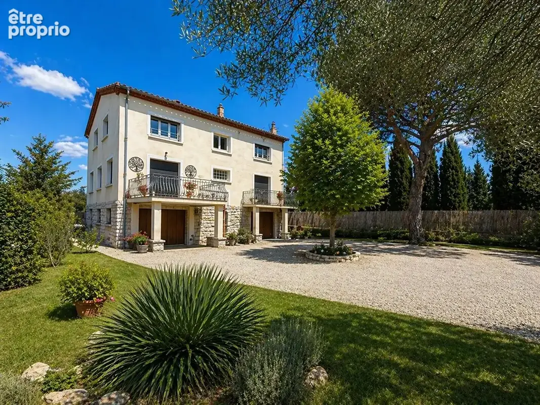 Maison de ville t6 avec garages et piscine - photo 1
