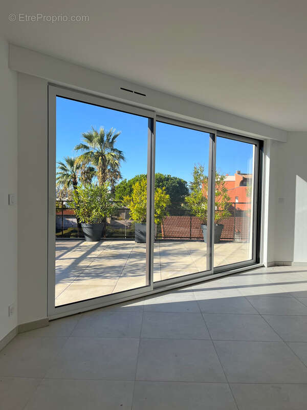 Appartement à SAINT-LAURENT-DU-VAR