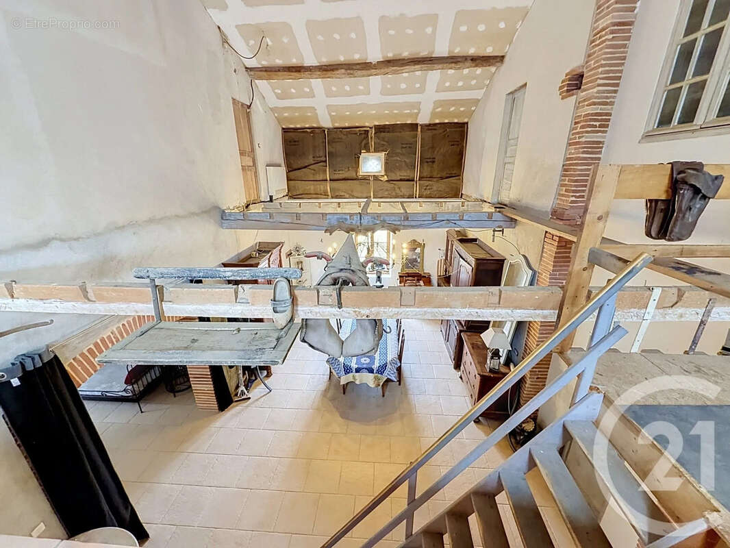 Maison 186 m² à Saint-Nauphary  - photo 8