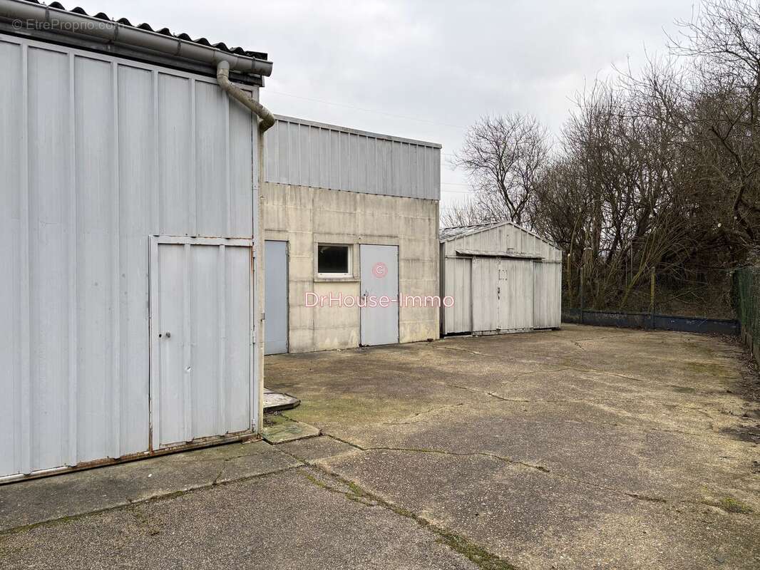 Commerce à SAINT-JEAN-DE-FOLLEVILLE