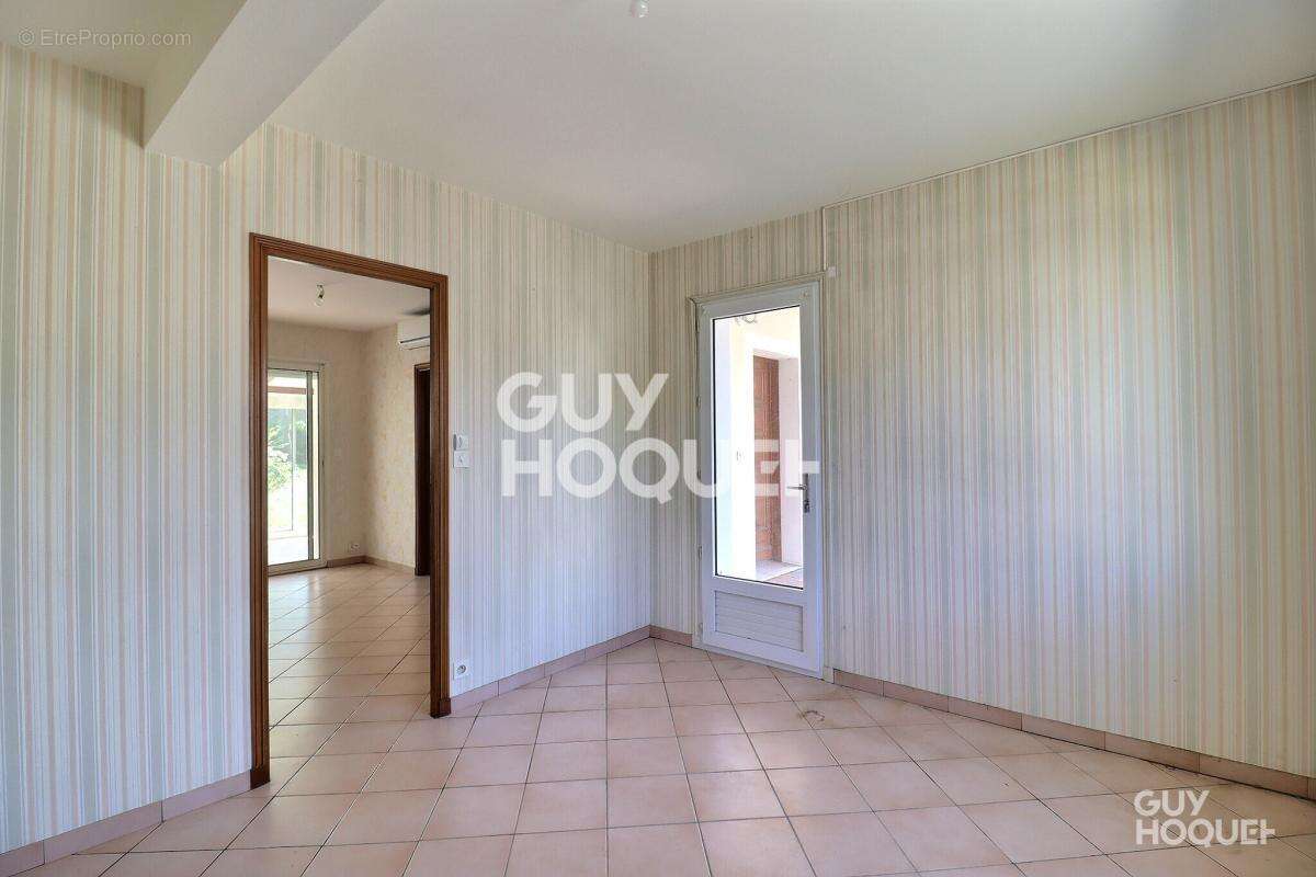 Maison à SAINT-GERMAIN-DE-MARENCENNES