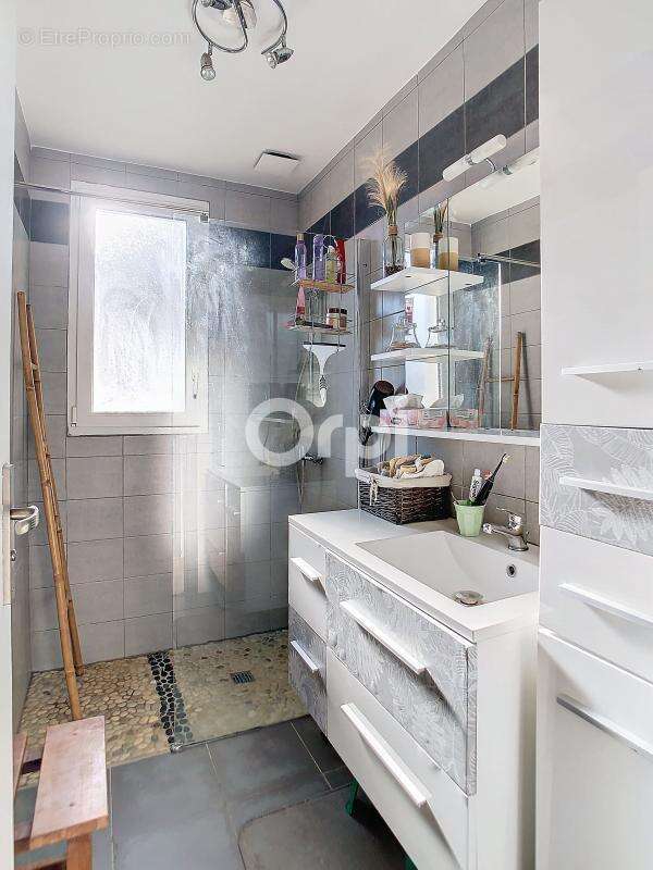 Maison à NOTRE-DAME-DE-SANILHAC