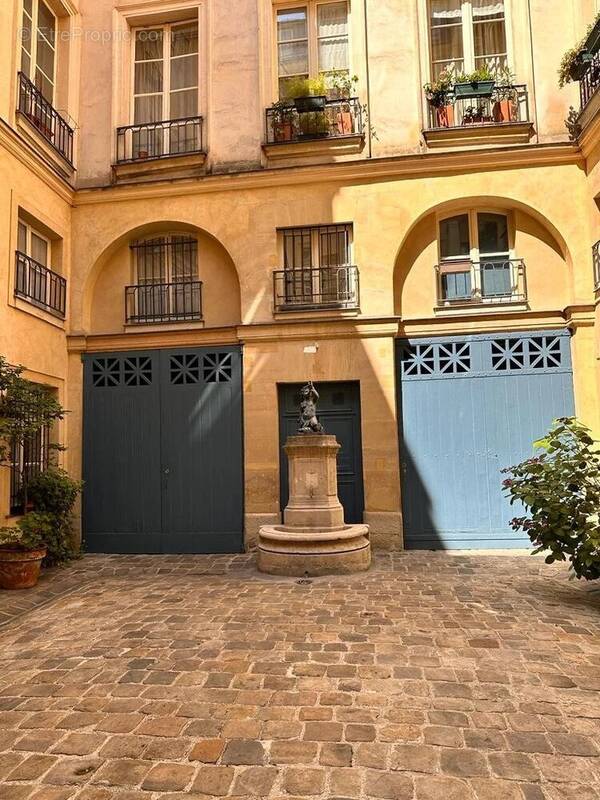 Parking à PARIS-7E