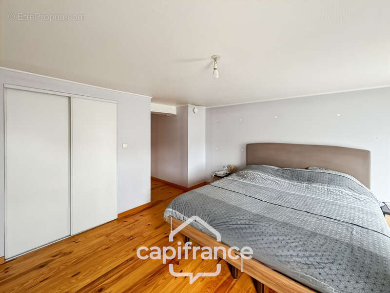 Maison à CHATEAUNEUF-DE-GALAURE