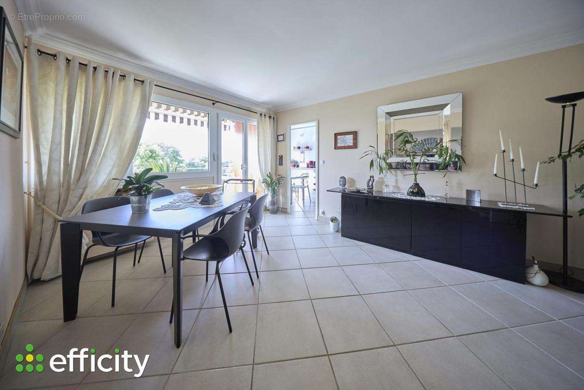 Appartement à LES PONTS-DE-CE