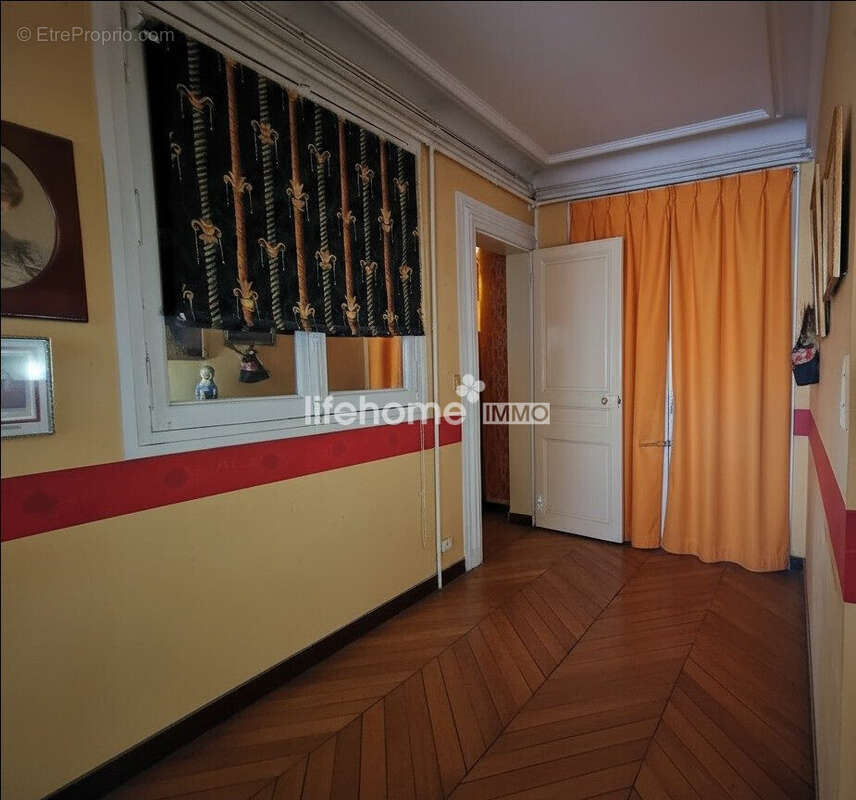 Appartement à PARIS-8E