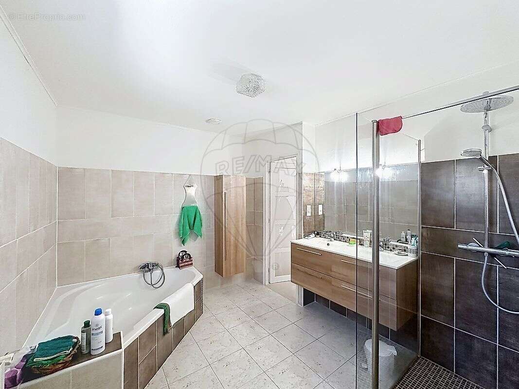 Maison à BOISSET-ET-GAUJAC