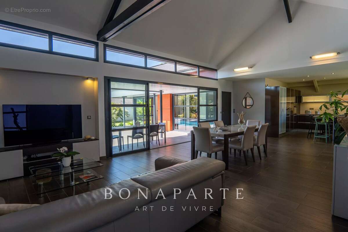 PAU Trespoey – Villa d’architecte de plain-pied – Volumes cathédrale & piscine - photo 5