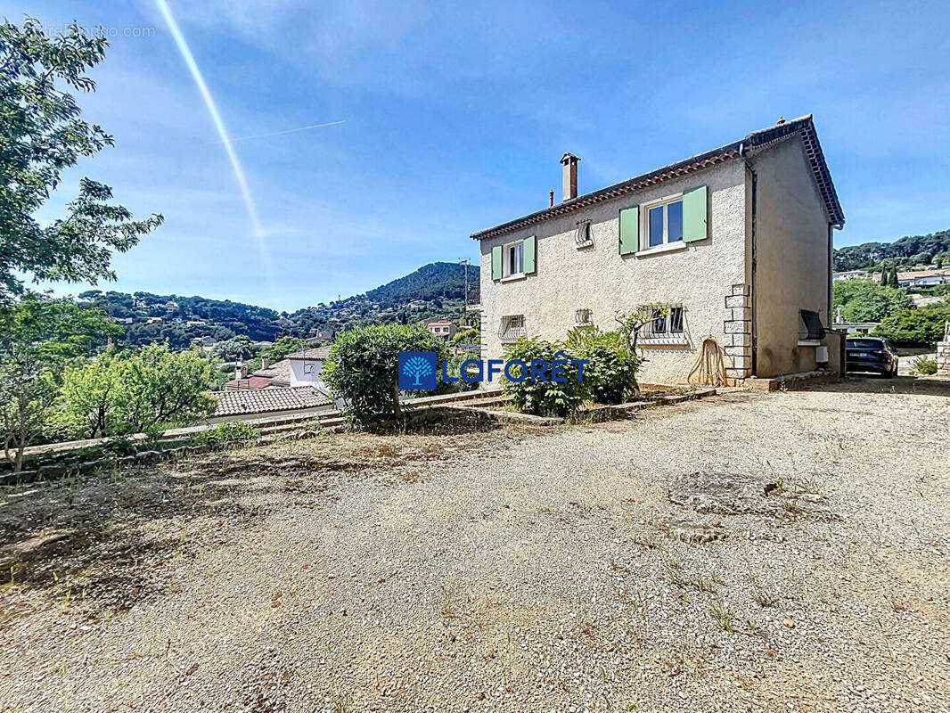 Maison à CARQUEIRANNE