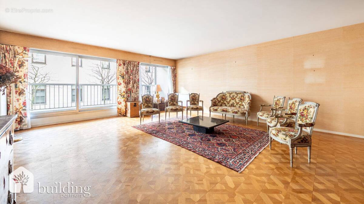 Appartement à NEUILLY-SUR-SEINE