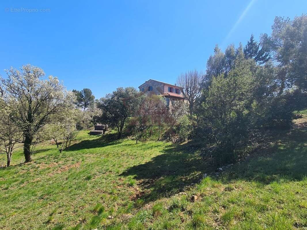 Coup de coeur pour cette propriété avec + d'un hectare de terrain - photo 13