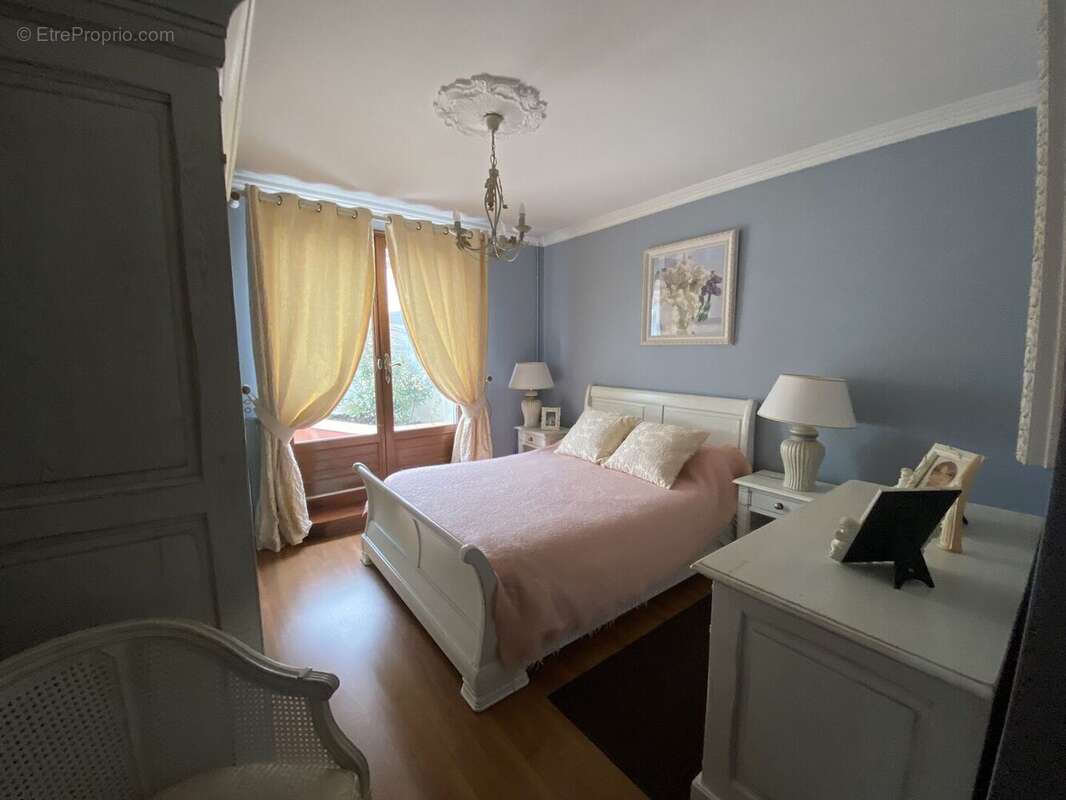 chambre 1ère maison - Maison à CAHORS