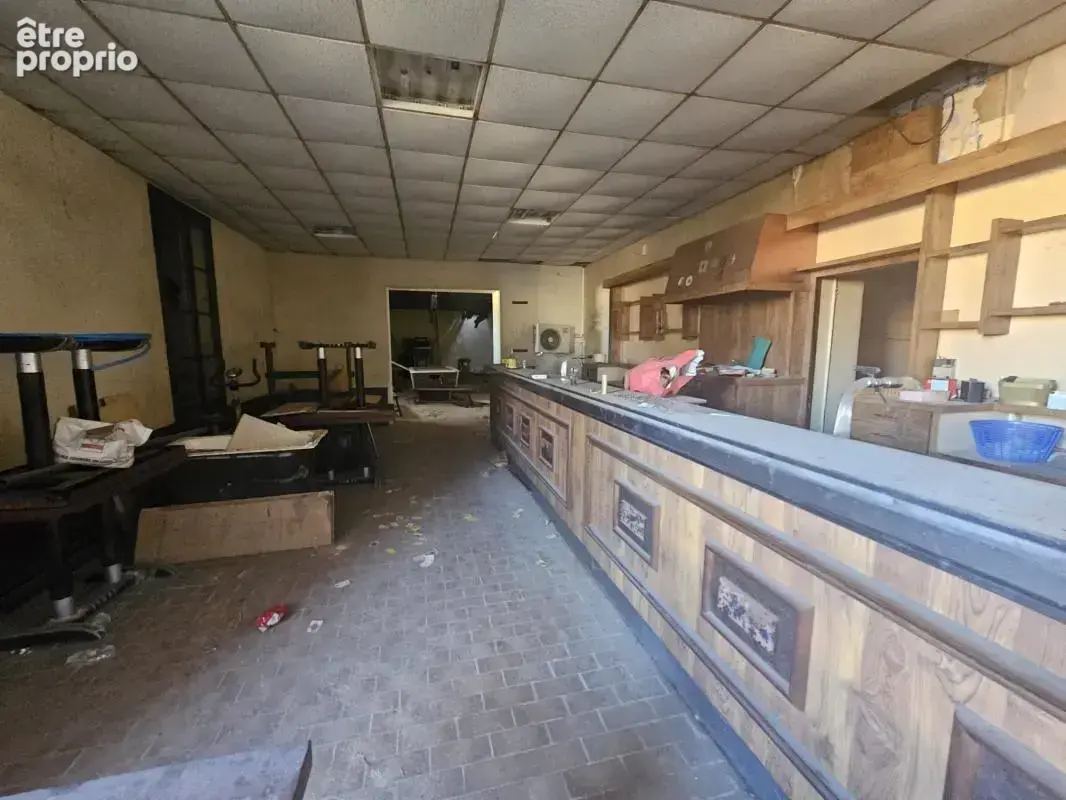 À Vendre - A Nîmes mas à rénover de 500 m² + 5ha de terres agricoles - photo 2