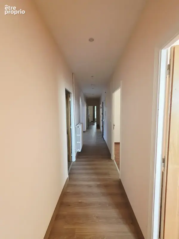 Appartement T4 traversant de 94 m2 avec double garage, balcon et cave - photo 2