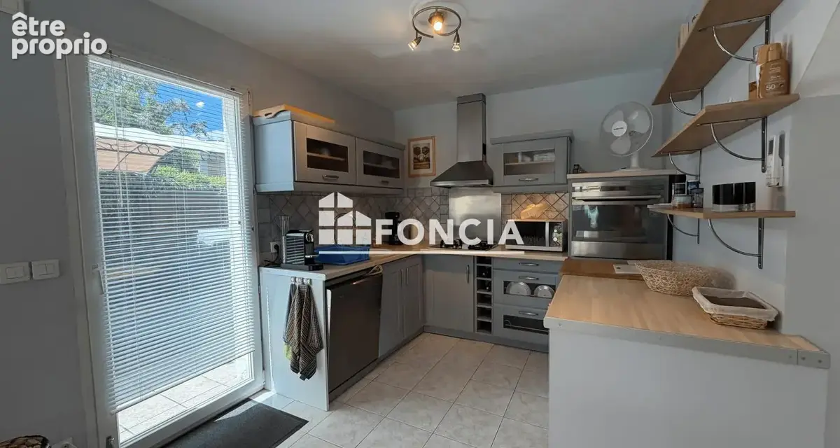Maison / villa t4 sur terrain privatif de 452m² avec piscine - quartier residentiel - cogolin - photo 2
