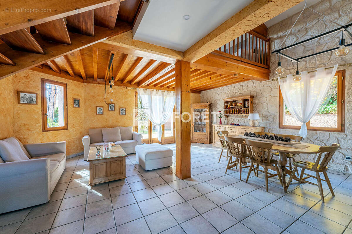 Maison à BESSENAY