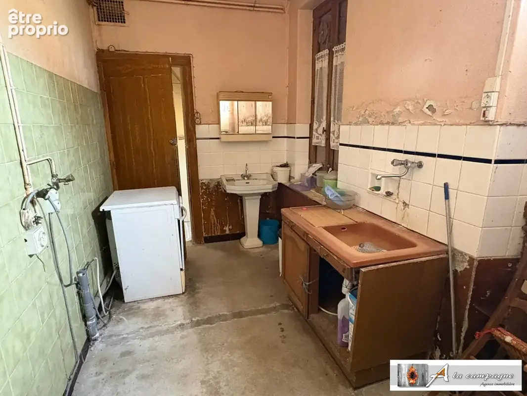 Maison 171 m² à Saint-Julien-La-Genete  - photo 9