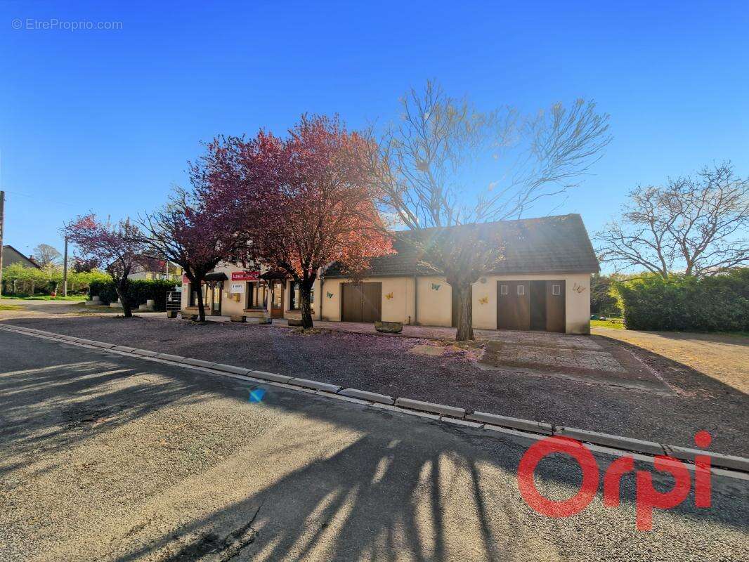Maison à LA GUERCHE-SUR-L'AUBOIS