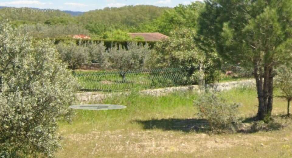 Terrain 572 m² à La Roque-D'antheron  - photo 2