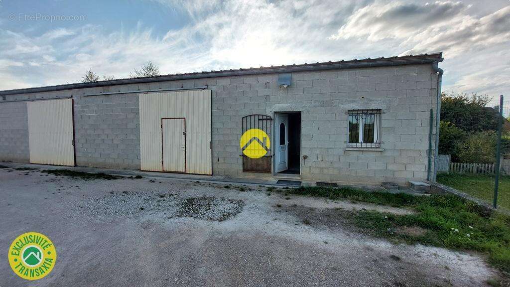 Commerce à RAVIERES