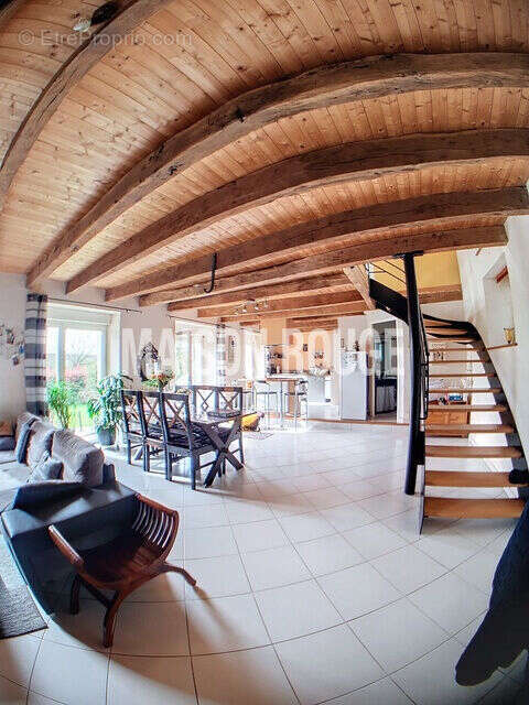 Maison à SAINT-VRAN