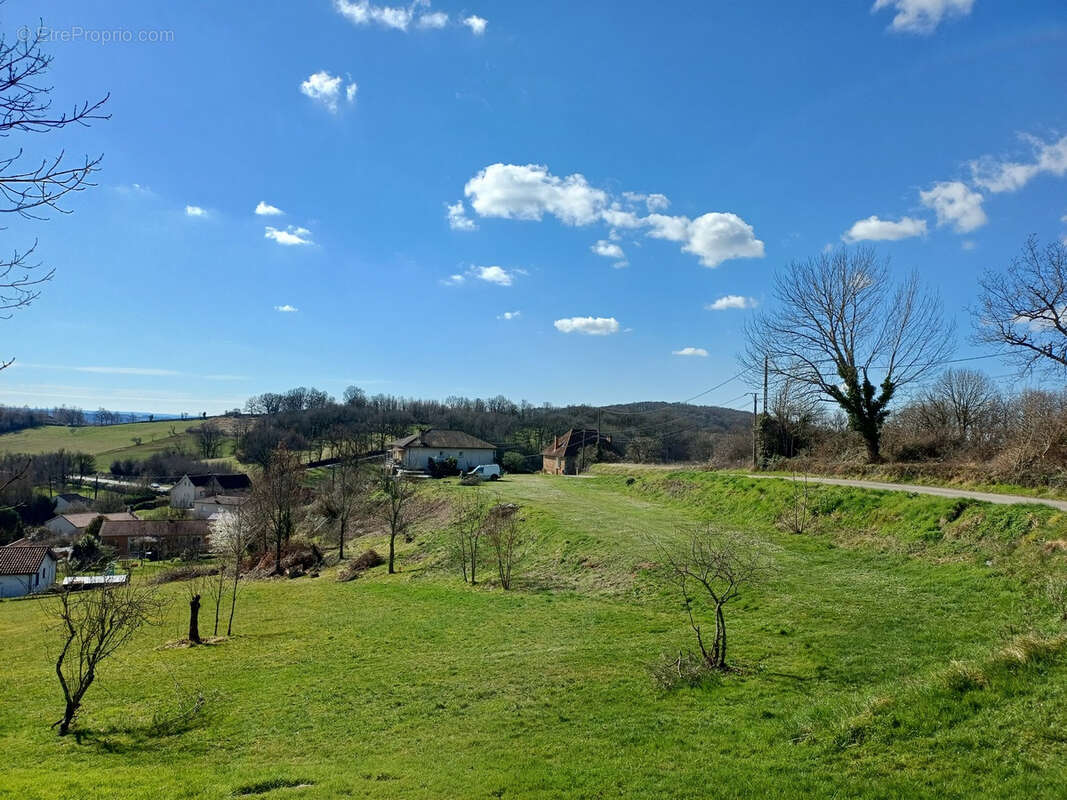 Terrain à PLANIOLES