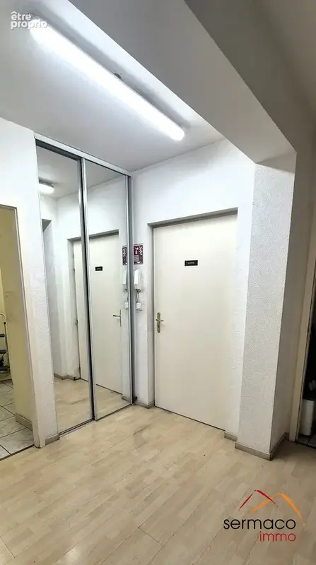 entrée avec placard