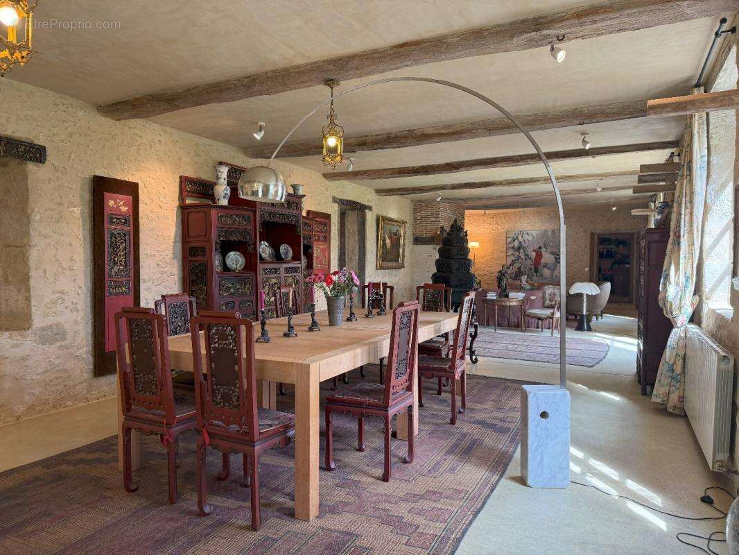 Maison à VIC-FEZENSAC