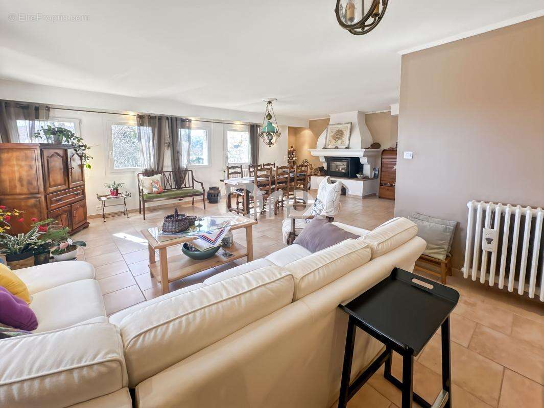 BOUYON Maison 180m² Vue Dégagée Terrain 1.500m² - photo 3
