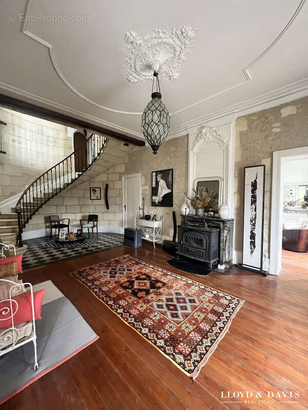 Maison 323 m² à Targon  - photo 2