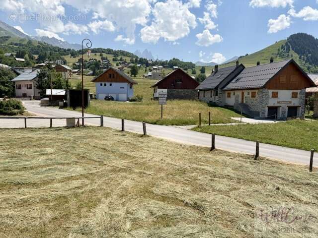 Maison à ALBIEZ-MONTROND