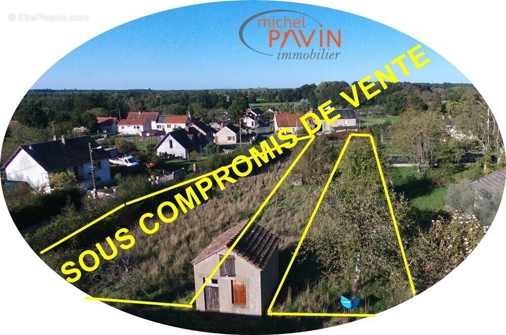 Terrain à LA GUERCHE-SUR-L'AUBOIS