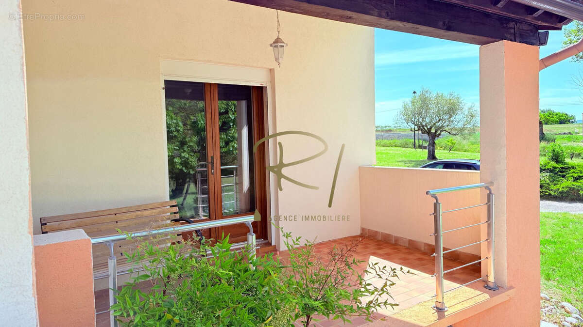 Maison à SAINT-SAUVEUR-DE-CRUZIERES